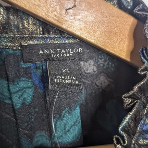 New Ann Taylor Womens Top Metallic Long Sleeve Shirt Size XS Green Blue NWT - Picture 3 of 5